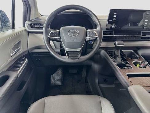 Certified 2024 Toyota Sienna XLE FWD image 24