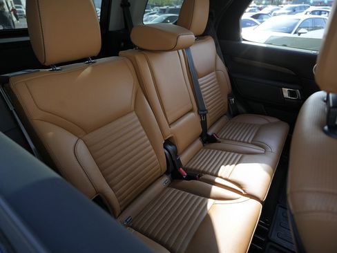 Used 2019 Land Rover Discovery HSE AWD/4WD image 29