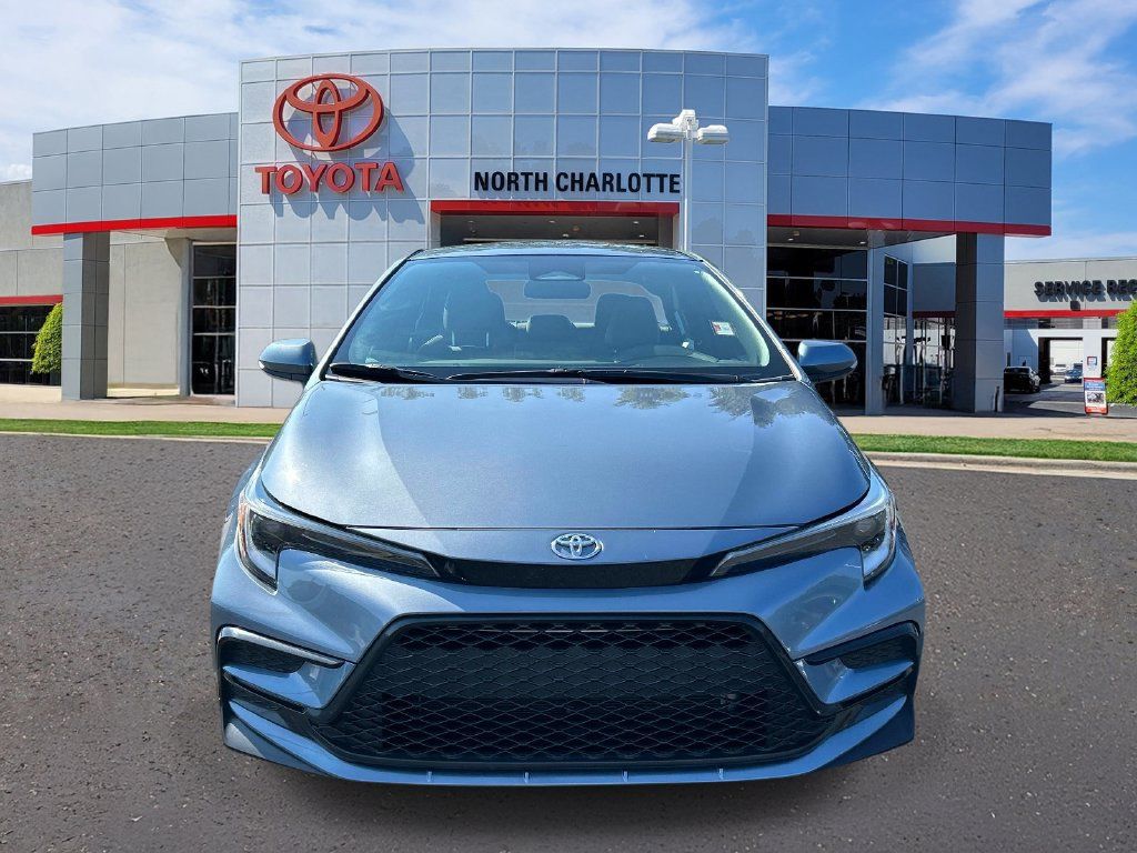 Used 2024 Toyota Corolla SE FWD image 3