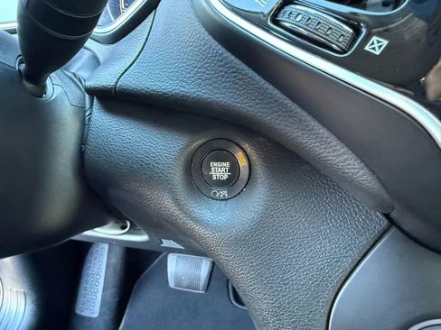 Used 2019 Jeep Cherokee Limited image 21