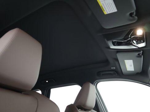 Used 2025 BMW X1 xDrive28i w/ Technology Package image 19