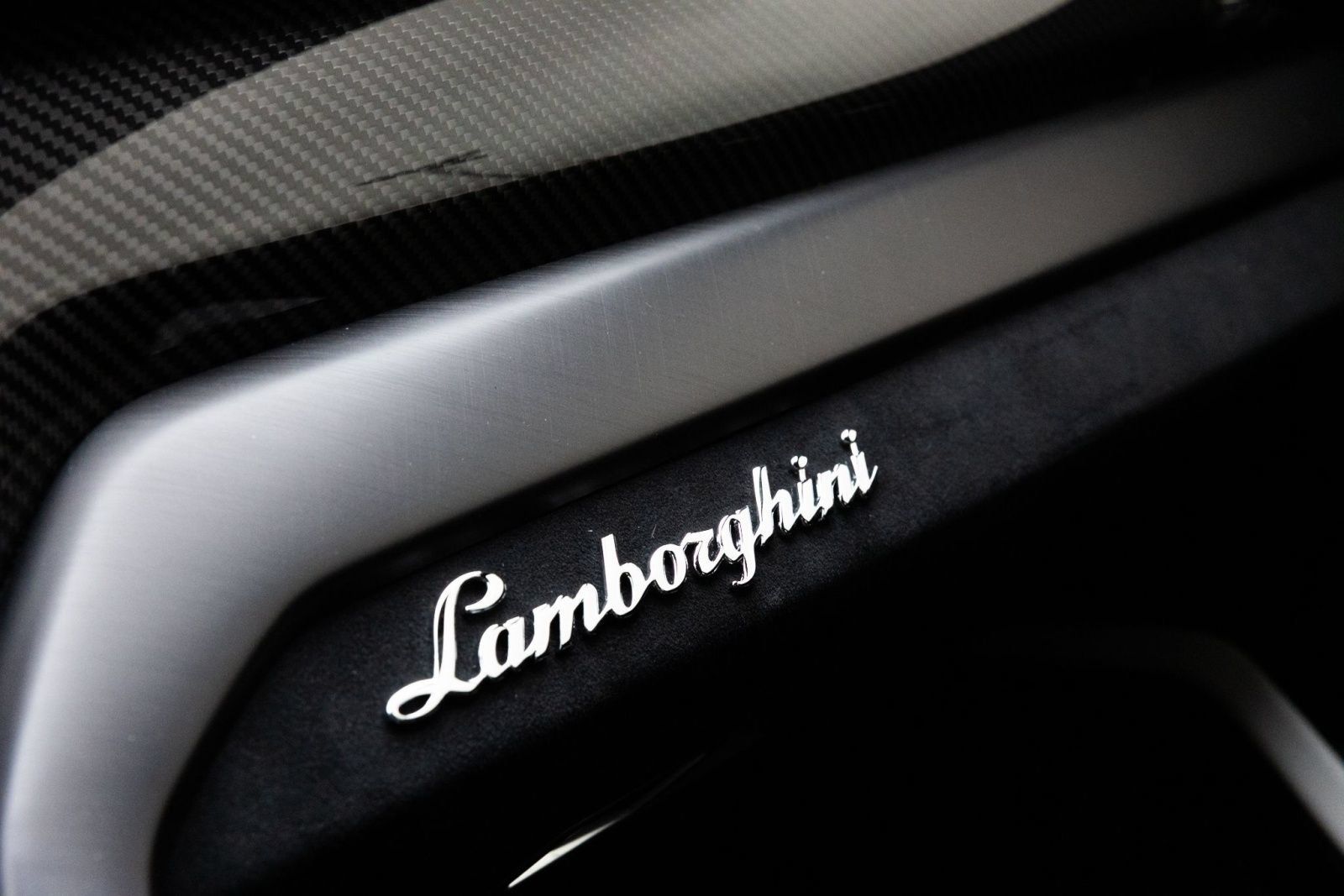 Used 2024 Lamborghini Urus Performante AWD/4WD image 8