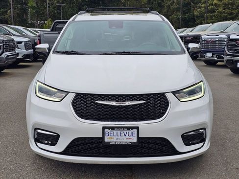 Used 2023 Chrysler Pacifica Limited FWD image 8