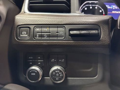 Used 2021 GMC Yukon XL Denali AWD/4WD image 11