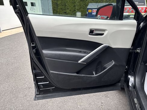 Used 2023 Toyota Corolla Cross L image 16