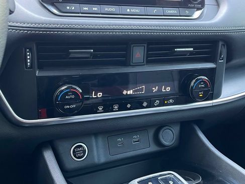 Used 2023 Nissan Rogue SV FWD image 19