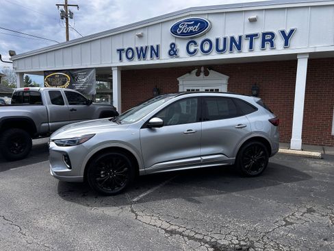 Used 2023 Ford Escape ST-Line Elite w/ Premium Technology Package AWD/4WD image 5
