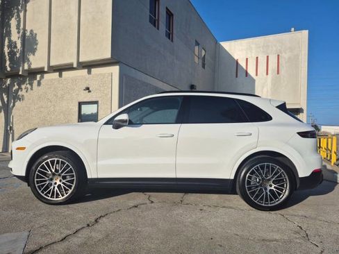 Used 2022 Porsche Cayenne Platinum Edition image 12