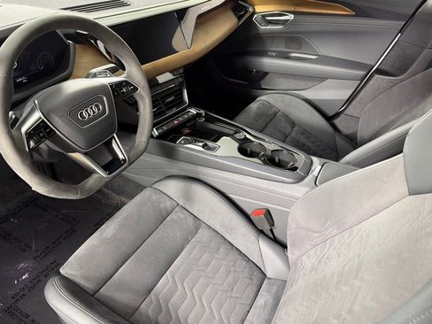 Used 2023 Audi e-tron GT Prestige w/ Prestige Package image 9