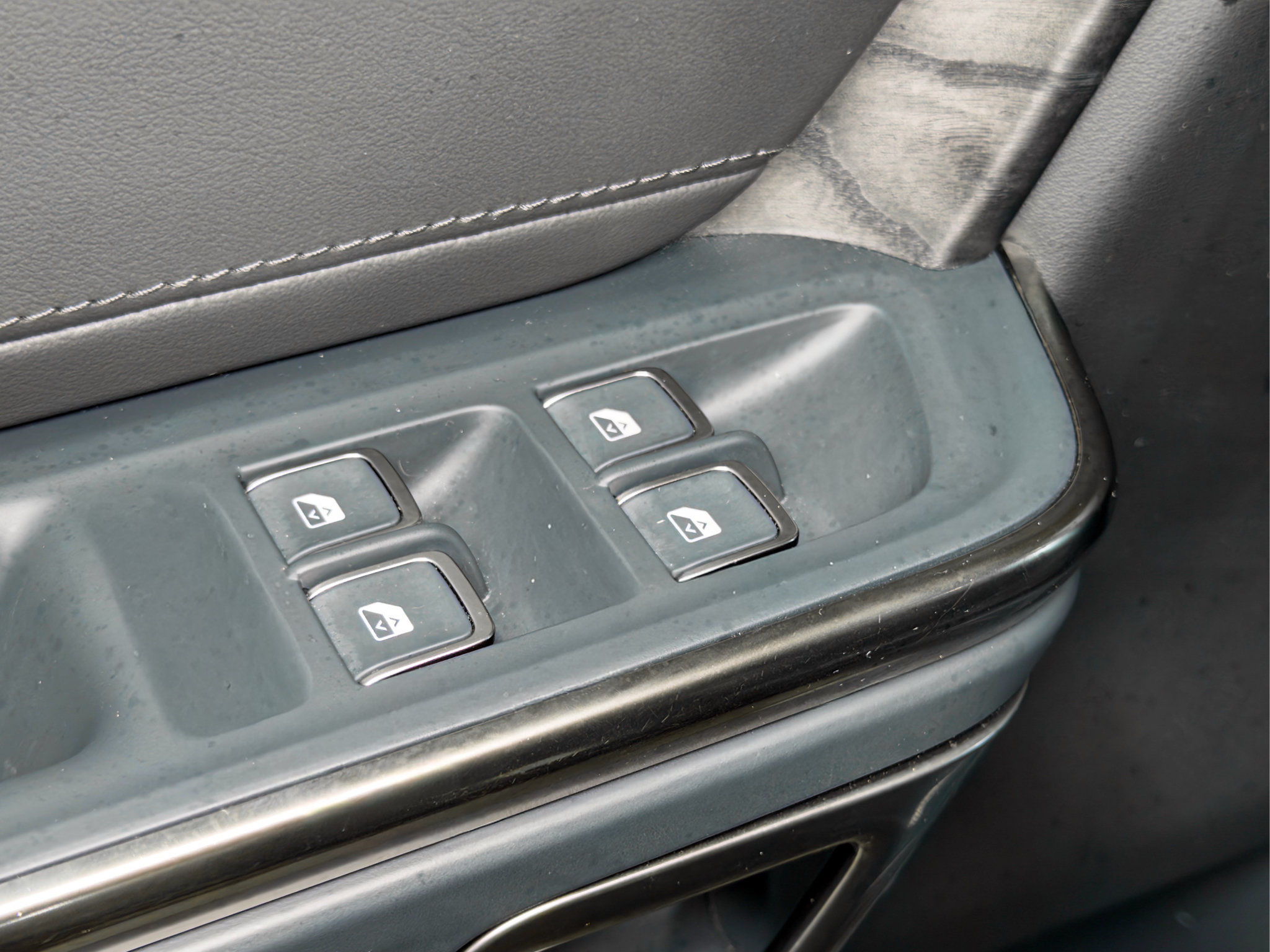 Used 2022 Rivian R1S Launch Edition Quad AWD/4WD image 8