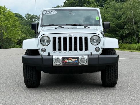 Used 2017 Jeep Wrangler Unlimited Sahara w/ Connectivity Group AWD/4WD image 6