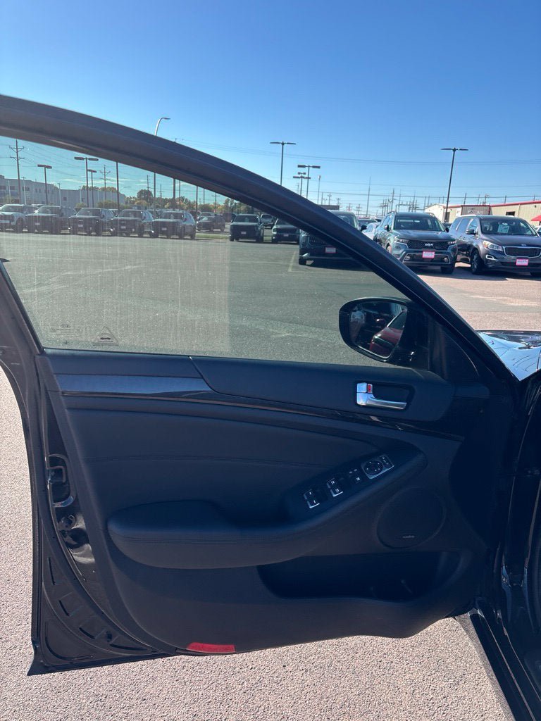 Used 2015 Kia Cadenza Premium FWD image 11