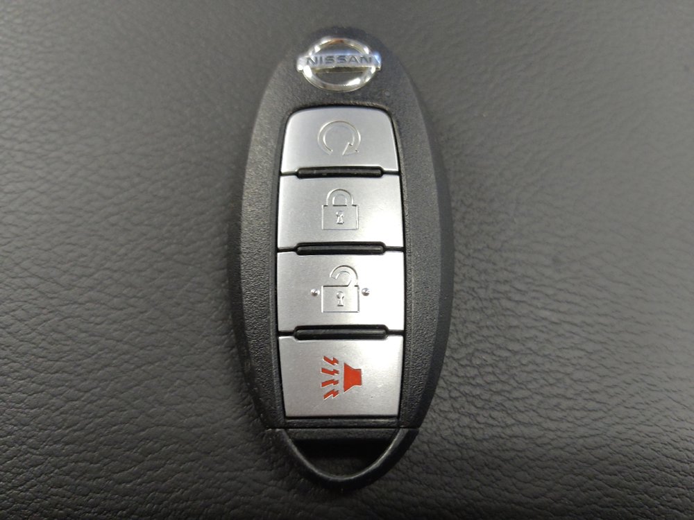 Used 2019 Nissan Kicks SR w/ SR Premium Package FWD image 32