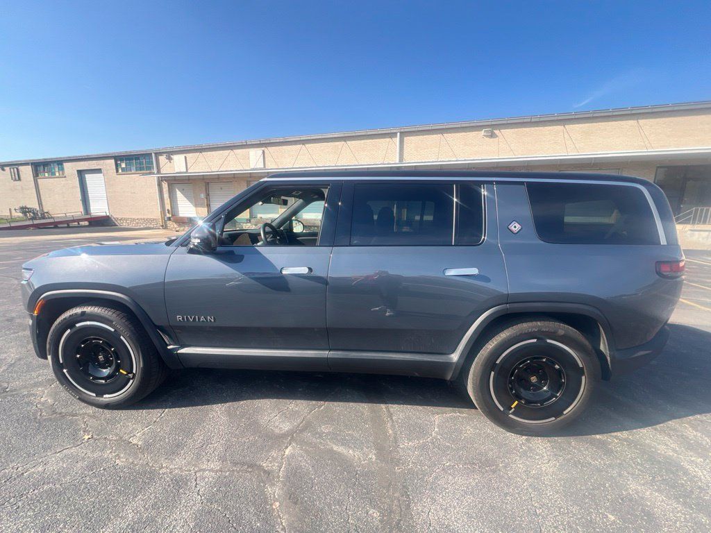 Used 2025 Rivian R1S Adventure Dual AWD/4WD image 7