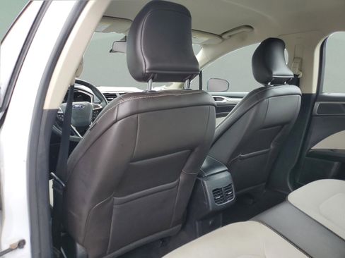 Certified 2019 Ford Fusion SE w/ Equipment Group 151A image 13