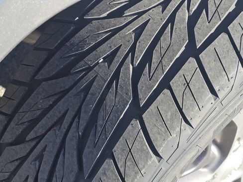 Used 2018 Jeep Grand Cherokee Limited image 20