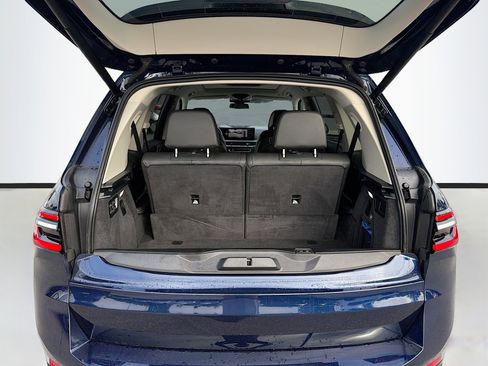 Used 2024 BMW X7 xDrive40i w/ Premium Package image 12