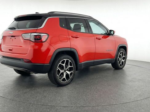 Used 2025 Jeep Compass Limited image 9