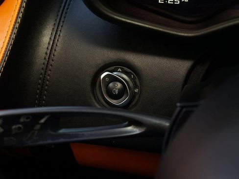 Used 2018 McLaren 570S Spider RWD image 21