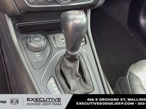 Used 2022 Jeep Cherokee Latitude Lux w/ Sun & Sound Group AWD/4WD image 18