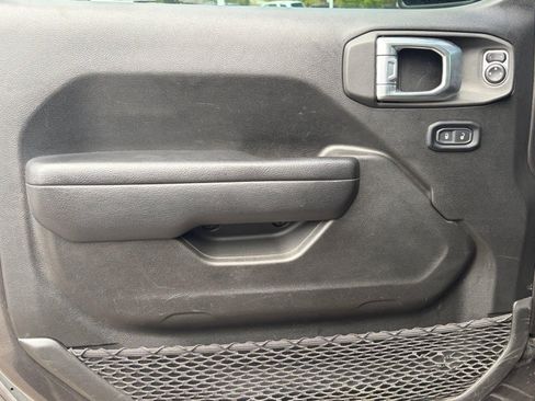 Used 2023 Jeep Gladiator Mojave AWD/4WD image 13