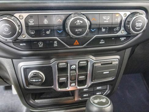 Used 2022 Jeep Wrangler Unlimited Sahara w/ LED Lighting Group AWD/4WD image 24