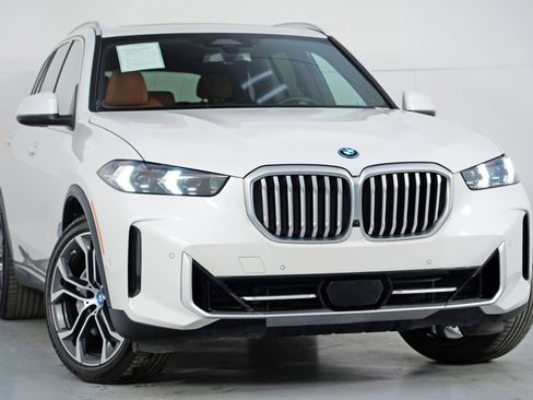 Used 2024 BMW X5 xDrive50e w/ Parking Assistance Package image 4