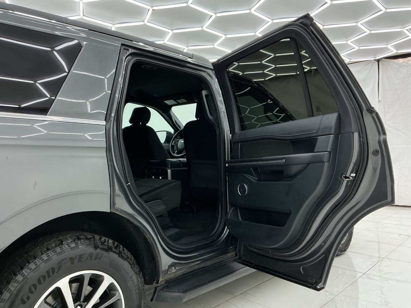 Used 2020 Ford Expedition XLT AWD/4WD image 23