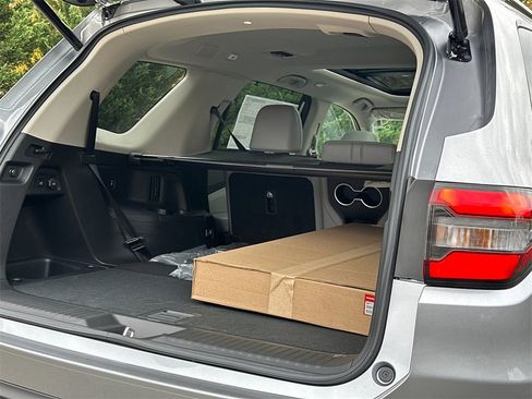 New 2025 Honda Pilot Touring image 7