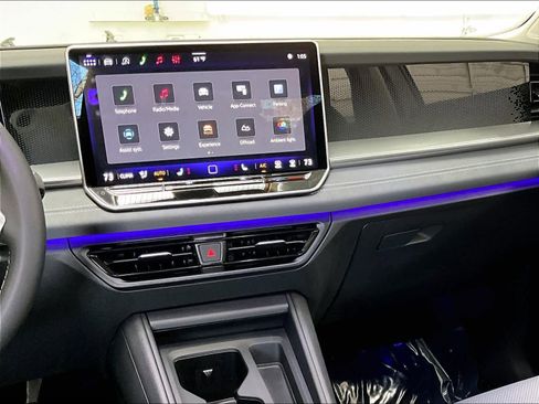 New 2026 Volkswagen Tiguan SE image 9