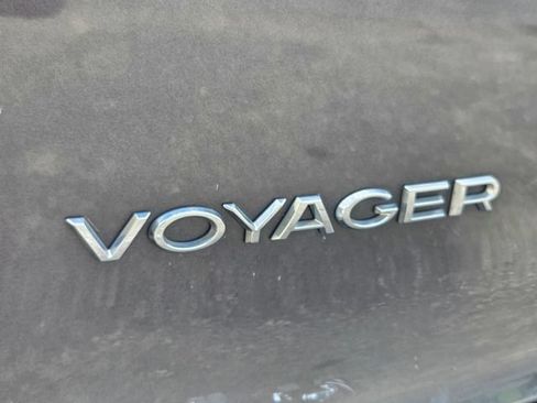 Used 2020 Chrysler Voyager LX FWD image 15