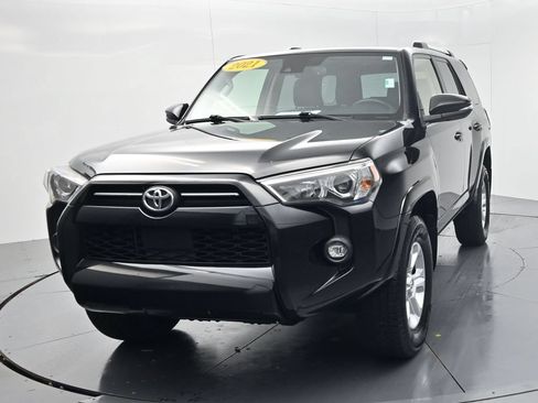 Used 2021 Toyota 4Runner SR5 Premium w/ Moonroof Package AWD/4WD image 3