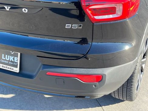 Used 2025 Volvo XC40 B5 Plus image 7