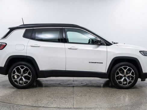 Used 2025 Jeep Compass Limited AWD/4WD image 11