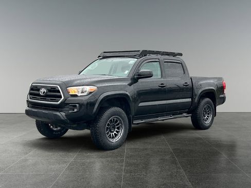 Used 2017 Toyota Tacoma SR5 w/ Tow Package AWD/4WD image 3