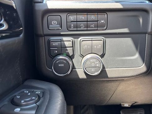 Certified 2025 Chevrolet Suburban Z71 AWD/4WD image 17