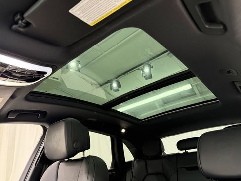 Certified 2025 Porsche Macan image 35