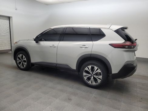 Used 2021 Nissan Rogue SV FWD image 3