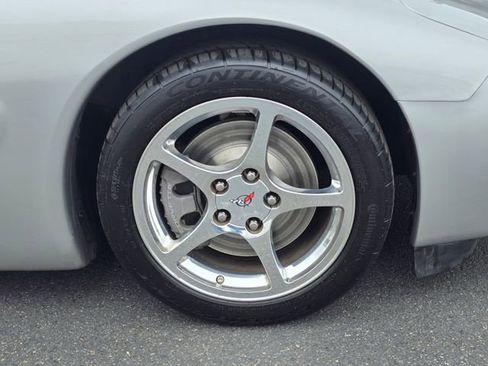 Used 2004 Chevrolet Corvette Coupe w/ Roof Package RWD image 11