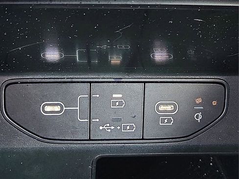 Used 2025 Kia Sorento S image 21