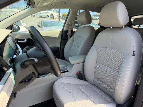 Used 2022 Kia Niro LXS FWD image 18
