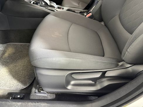 Used 2022 Toyota Corolla LE image 11