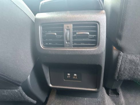 Used 2022 Nissan Rogue SV image 15