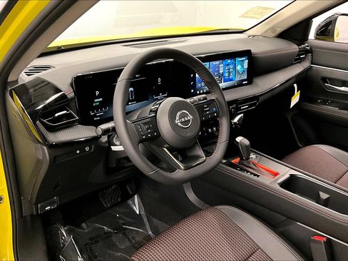 New 2026 Nissan Kicks SR w/ Cold Weather Package FWD image 7