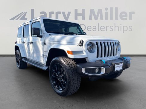 Used 2022 Jeep Wrangler Unlimited Sahara w/ Cold Weather Group AWD/4WD image 7