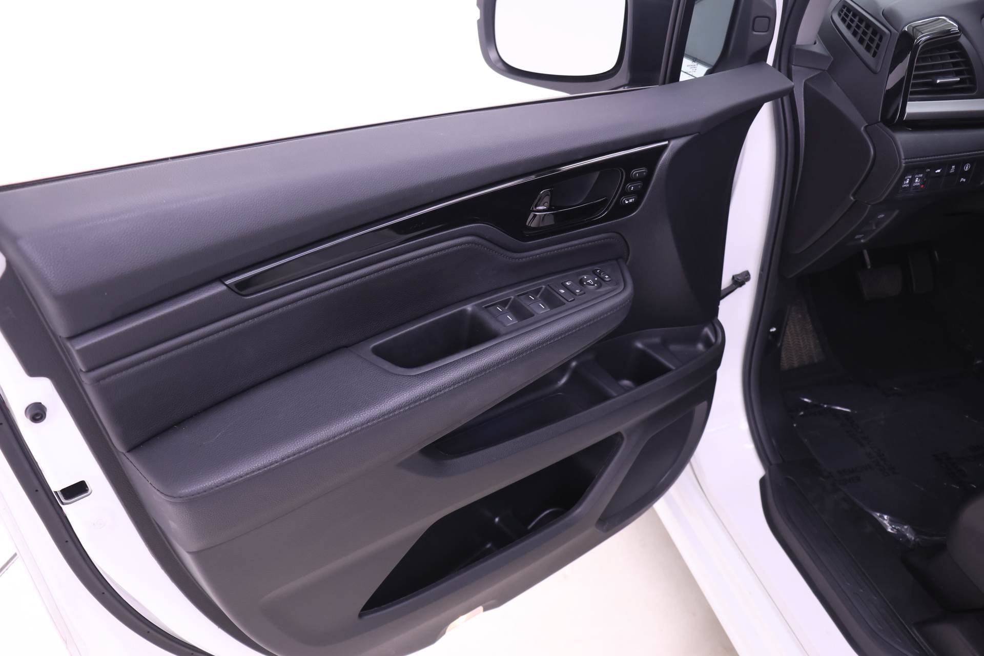Certified 2024 Honda Odyssey Touring image 9