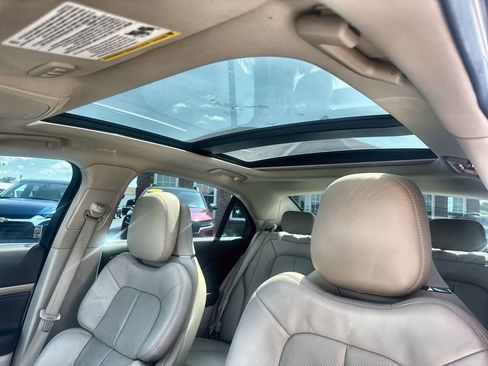 Used 2017 Lincoln Continental Select AWD/4WD image 18
