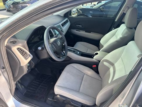 Used 2019 Honda HR-V LX image 7