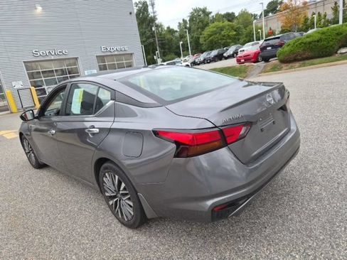 Used 2024 Nissan Altima 2.5 SV w/ SV Premium Package FWD image 8