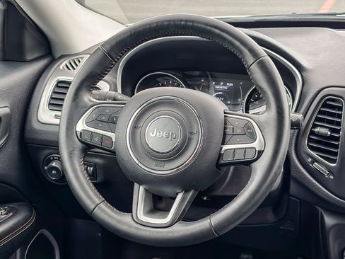 Used 2018 Jeep Compass Latitude AWD/4WD image 14